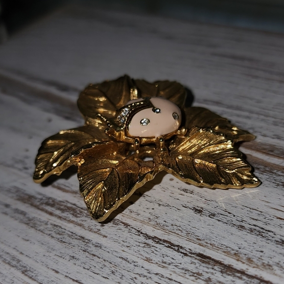 St. John vintage crystal ladybug brooch - Picture 5 of 9